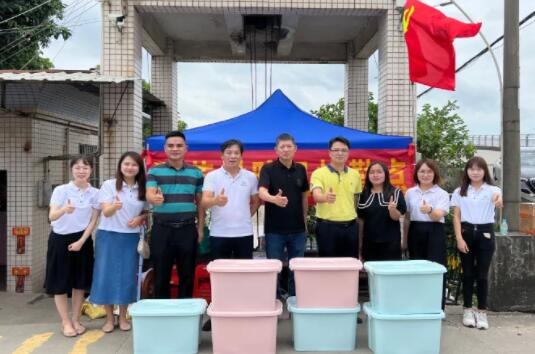 我司董事長(zhǎng)方強(qiáng)先生與黃圃商會(huì)慰問(wèn)受災(zāi)群眾！